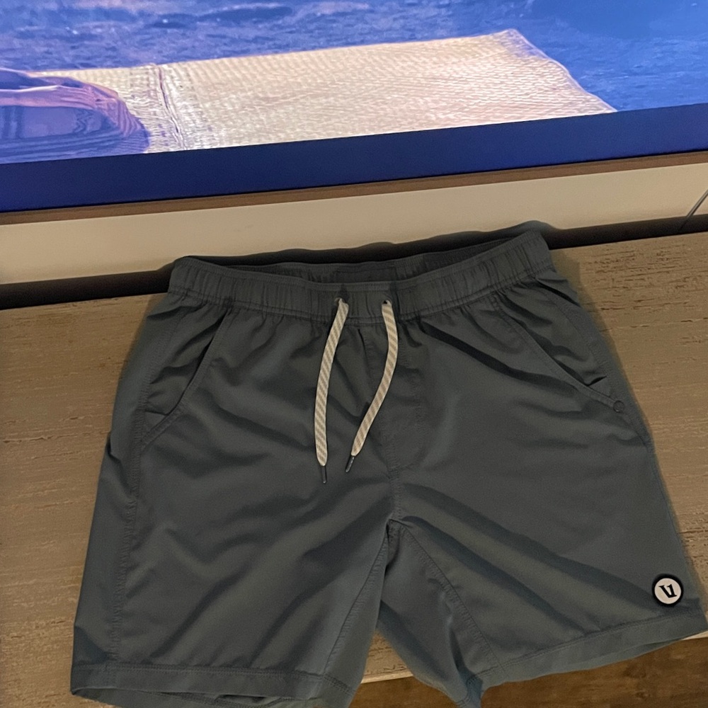 Vuori Men's Athletic Shorts in Slate Gray